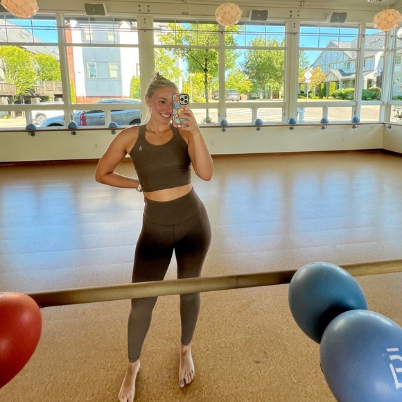 Meet your Posher, Devynn - Picture 1 of 1